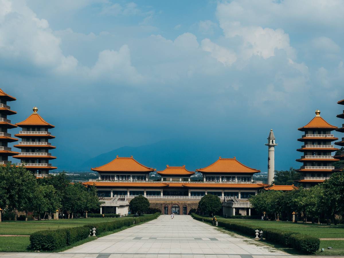 【自駕】高雄柴山秘境、佛陀紀念館、屏東勝利星村一日包車攝影體驗